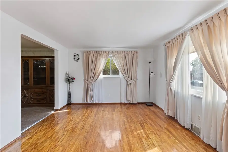 235 Cherrydell Dr, Scott Township, PA 15220 - Image #3