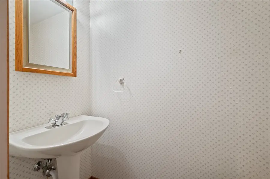 154 N Jamestown Road, Carnot Moon, PA 15108 - Image #3