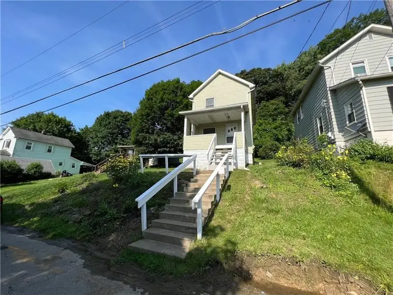 832 Western St, Ellwood City, PA 16117 - Image #1