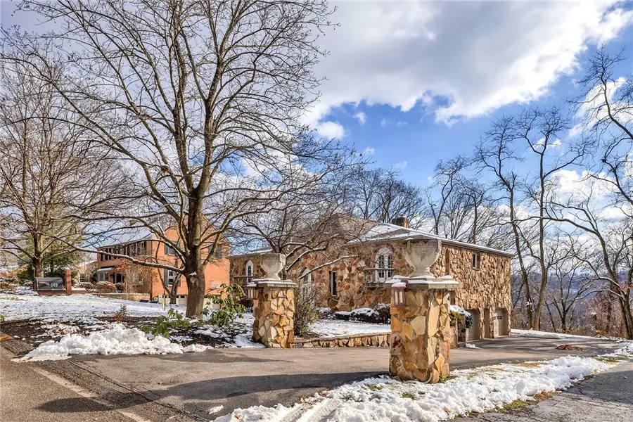 169 Woodshire Dr, Ohara Township, PA 15215 - Image #3