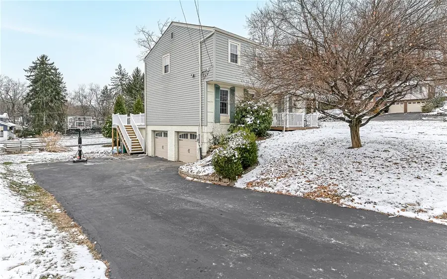 100 Berkeley Meadows Ct, Ross Township, PA 15237 - Image #2