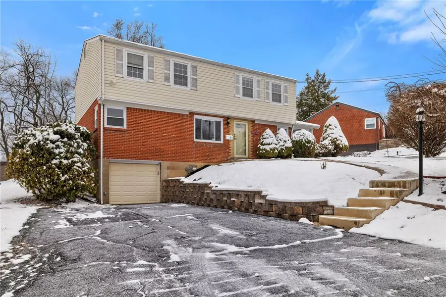 5704 Willow Terrace Dr, Bethel Park, PA 15102 - Image #3