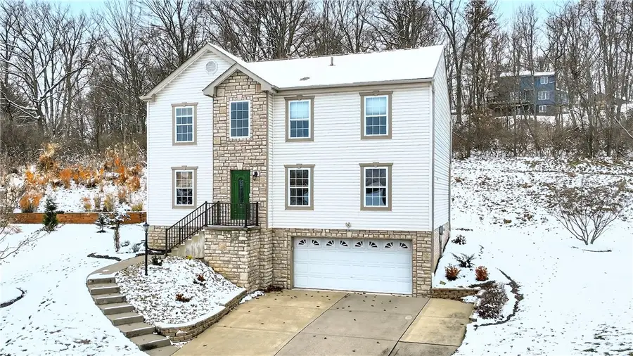 131 Walcott Dr, Gibsonia, PA 15044 - Image #2