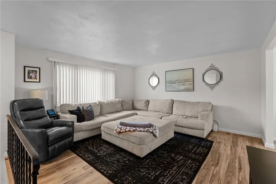 427 Stoneybrook Dr, Elizabeth Township, PA 15037 - Image #3