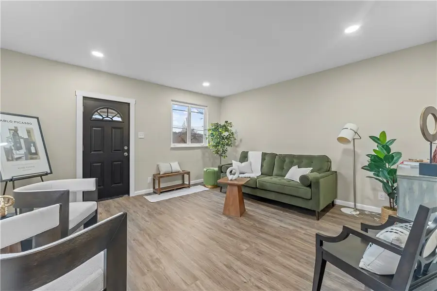 5824 Holsing St, Boston, PA 15135 - Image #2