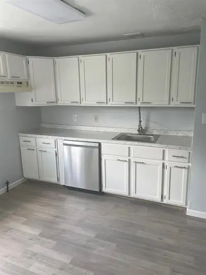 577 Lucia Dr, Wilkins Township, PA 15221 - Image #2