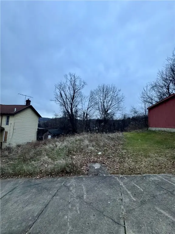 328 Oneida St, Monessen, PA 15062 - #3