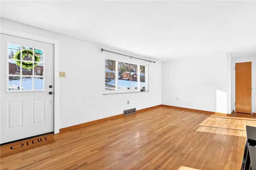 138 Peters Dr, Glenshaw, PA 15116 - Image #3