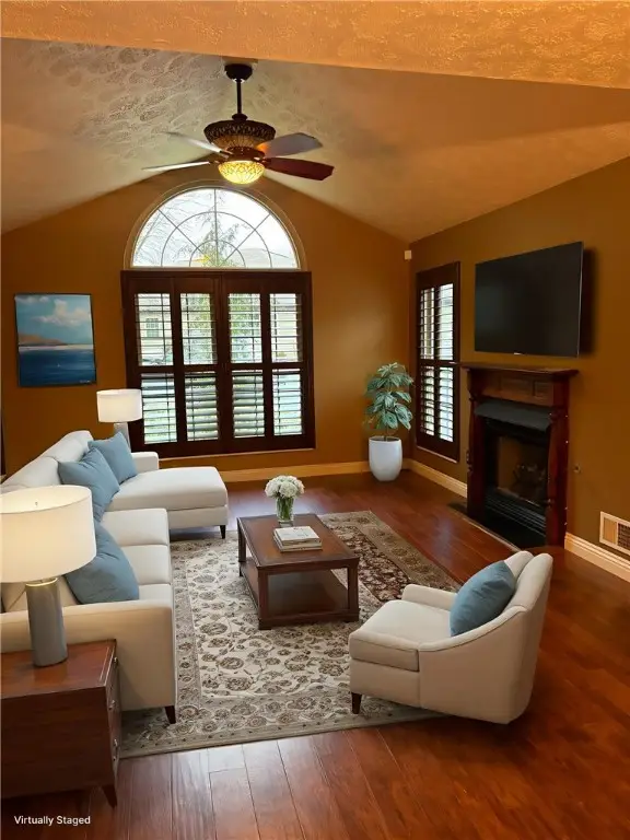 105 Cambridge Ct, Harwick, PA 15049 - Image #2