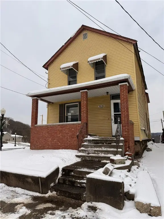 230 13th St, Ellwood City, PA 16117