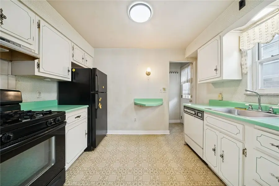 289 Evaline St, Penn Hills, PA 15235 - Image #2