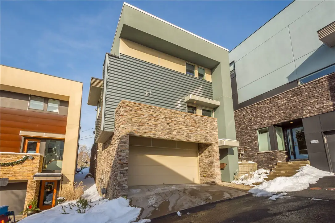 15 Bailey Park Ln, Mount Oliver, PA 15210 - Image #1