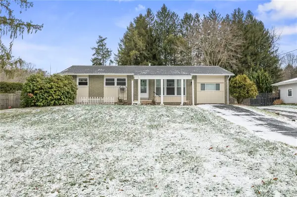 7 Hemlock Dr, Hempfield Twp, PA 16125