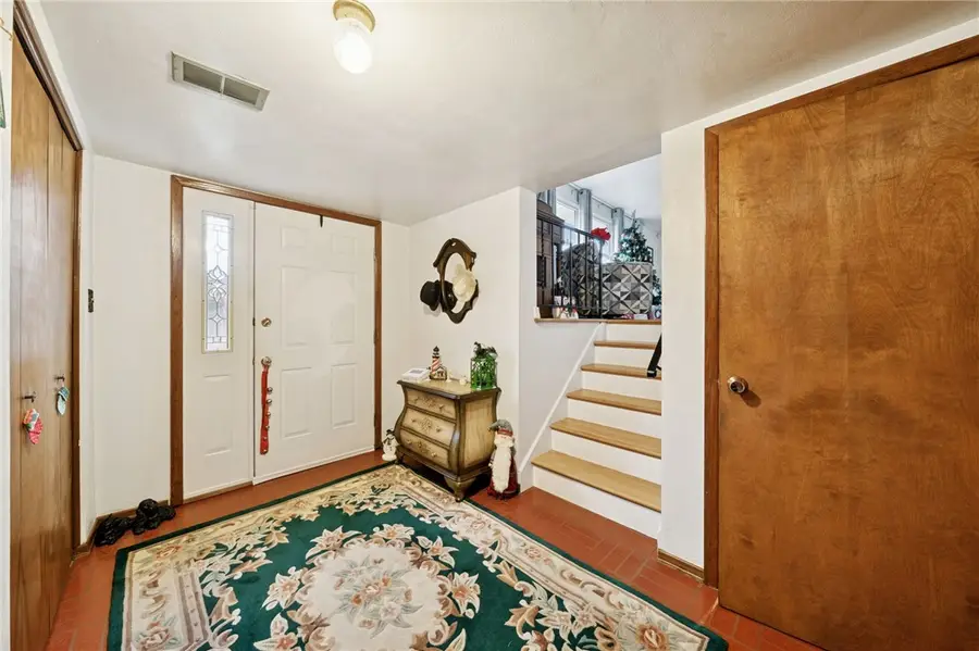 140 Possum Hollow Rd, Hempfield, PA 15601 - Image #2