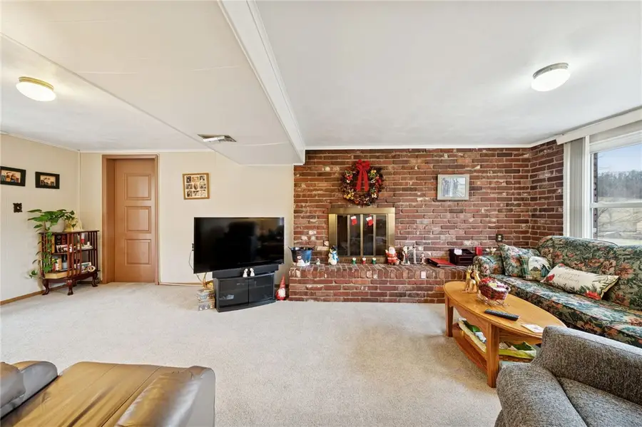 140 Possum Hollow Rd, Hempfield, PA 15601 - Image #3