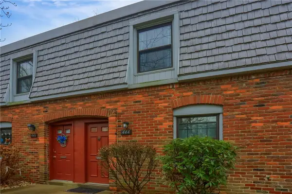 444 Country View Ct, Pennsbury, PA 15205