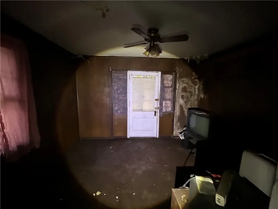 371 Ohio Ave, Clairton, PA 15025 - Image #2