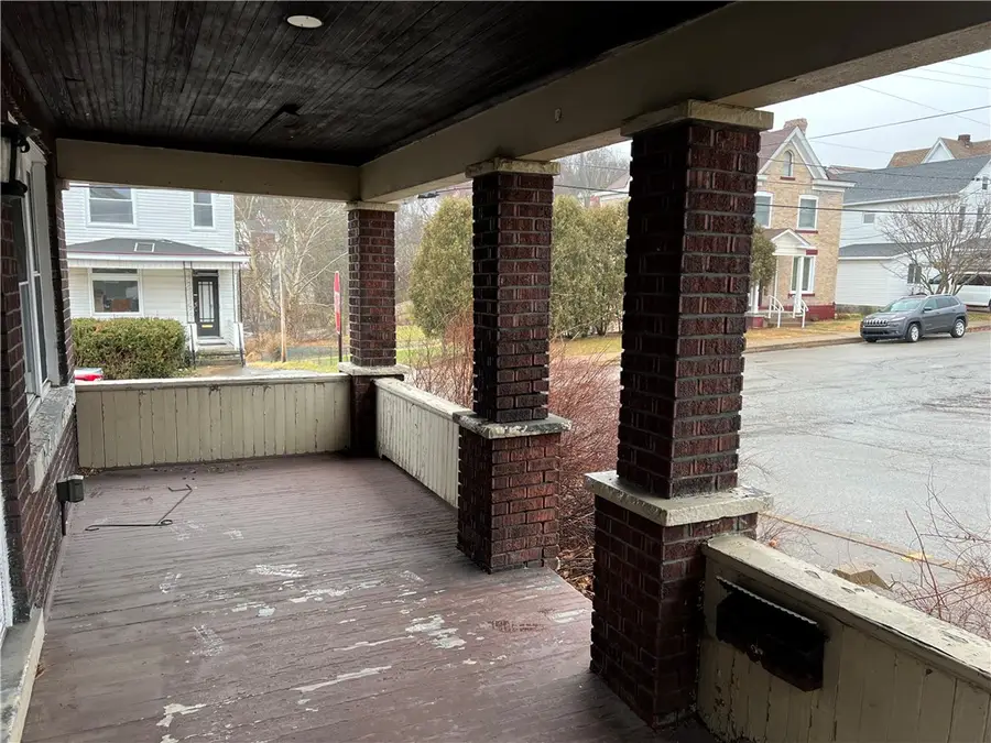 536 Patton Ave, Jeannette, PA 15644 - Image #2