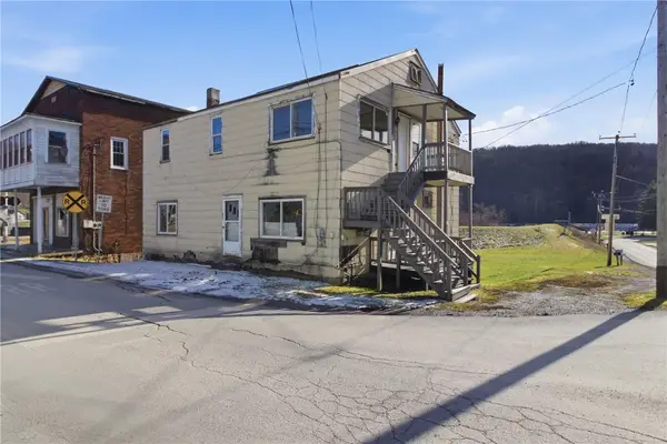 399 Cherry St, Montgomery/Grant, PA 15724