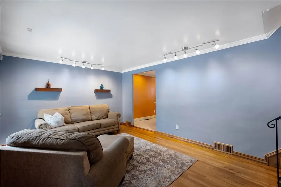 930 Lindsay Rd, Scott Township, PA 15106 - Image #3