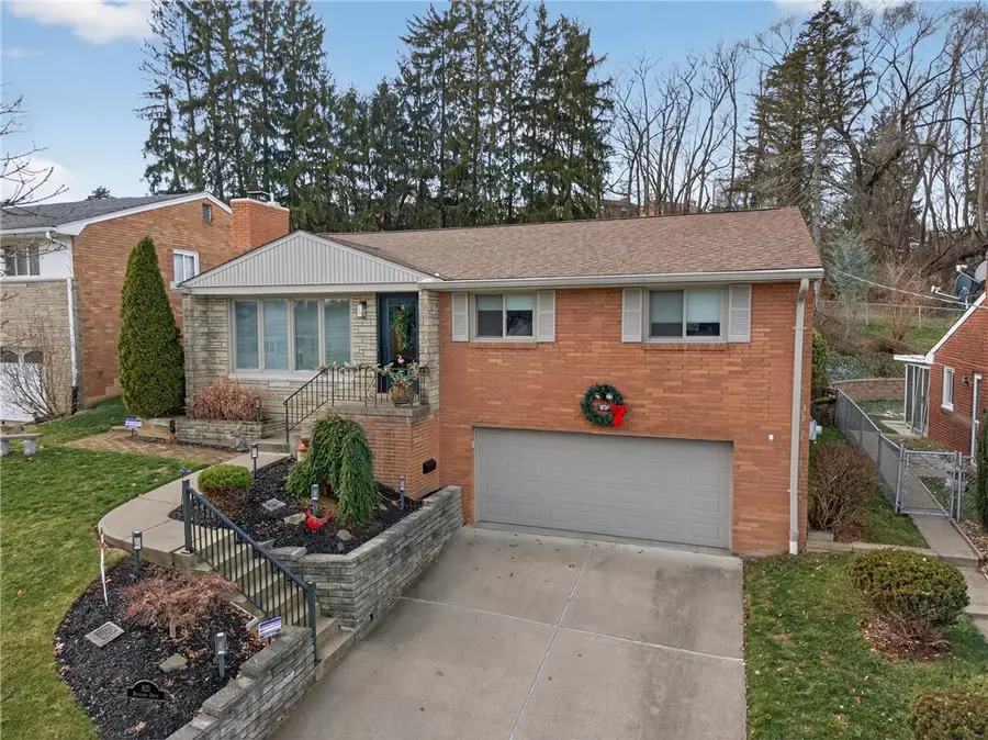 821 Bethany Dr, Mount Lebanon Township, PA 15243 - Image #2