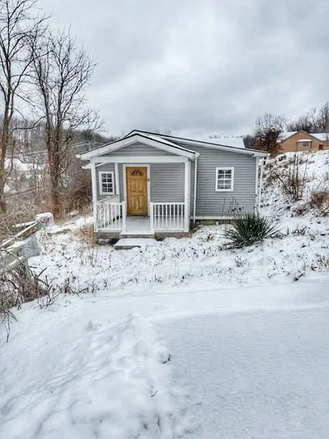 105 Penn Ave, Bentleyville, PA 15314