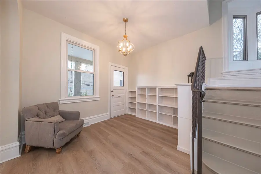 31 Union Ave, Crafton, PA 15205 - Image #2