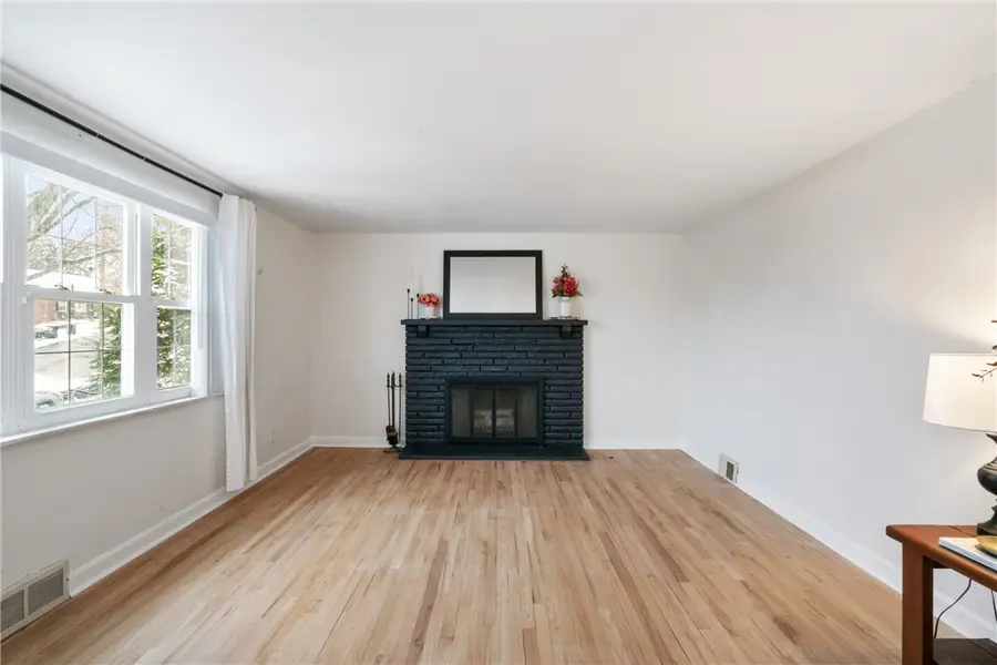 2324 Wells Dr, Bethel Park, PA 15102 - Image #3