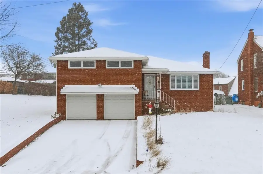 517 Brierly Ln, Munhall, PA 15120 - Image #2