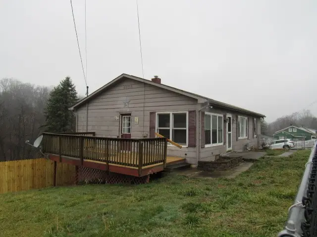 563 Agnew Road, Hempfield, PA 15601 - Image #2