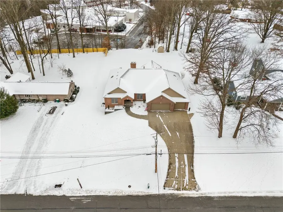 1533 Robertson Dr, Franklin Park, PA 15237 - Image #3