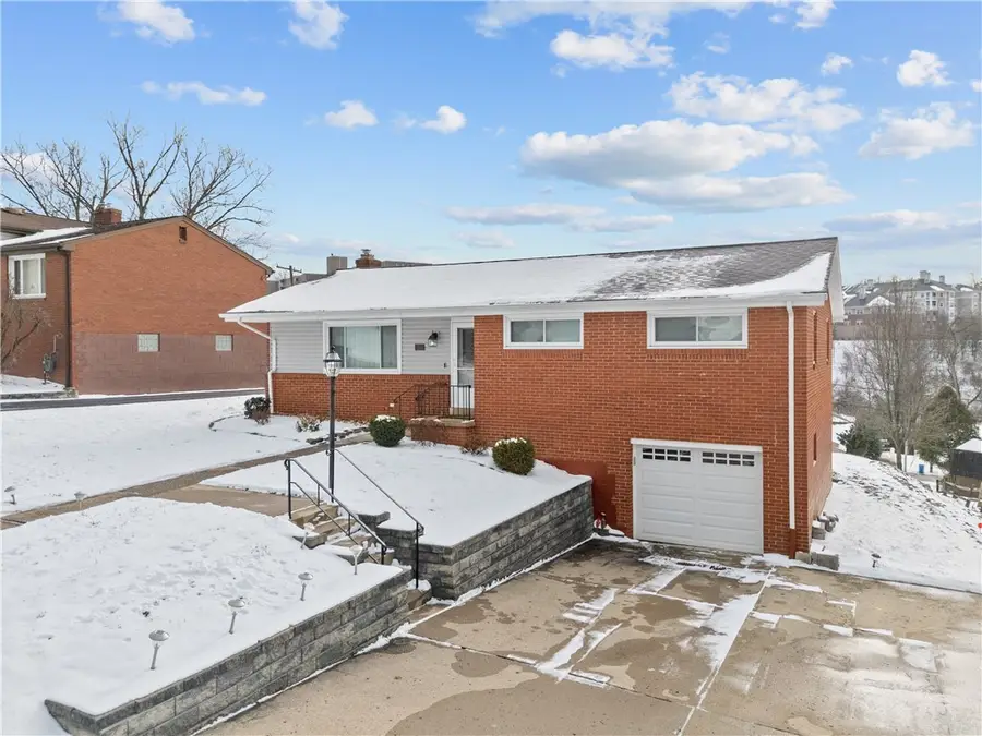 1251 Blue Jay Dr, Scott Township, PA 15243 - Image #3