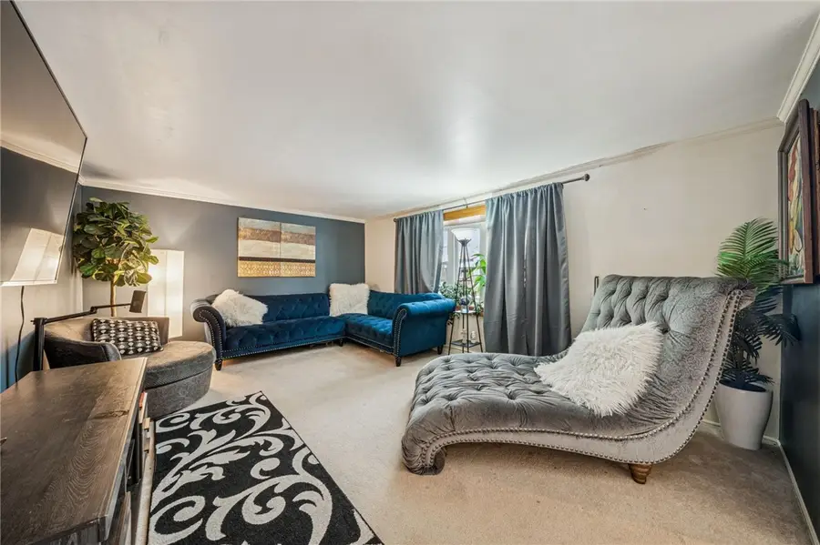 208 Crescent Garden Dr, Penn Hills, PA 15235 - Image #2