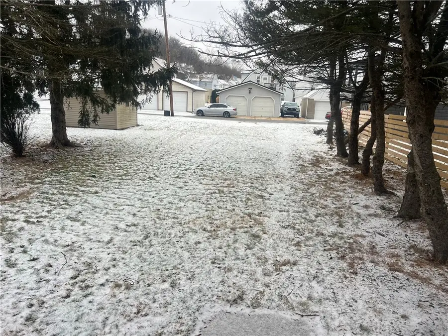 1020 Poe St, Vandergrift, PA 15690 - Image #3