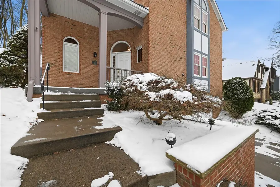 122 Heldon Dr, Moon Township, PA 15108 - Image #2