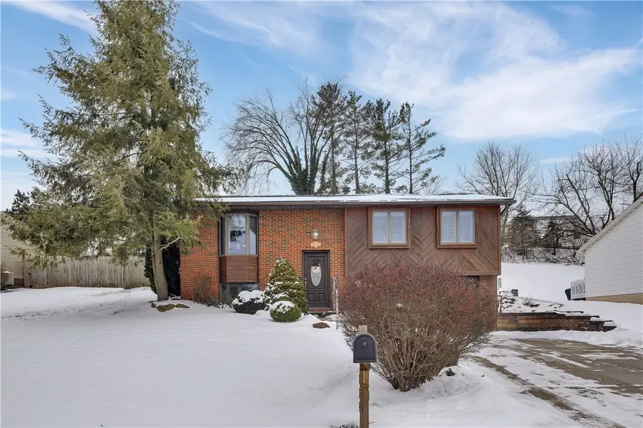 334 Florida Dr, Oakdale, PA 15071 - Image #2