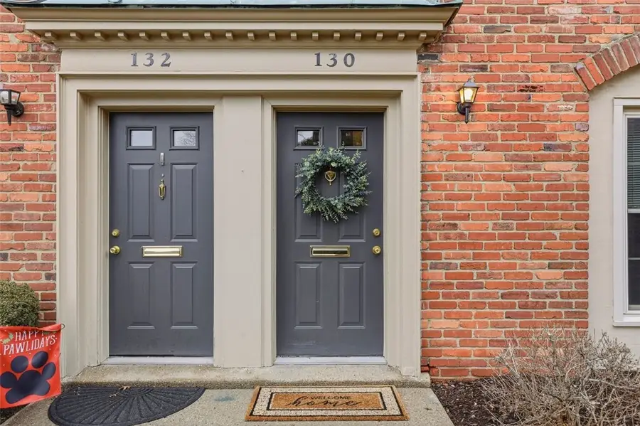 130 Jamestown Ct, Scott Township, PA 15216 - Image #2