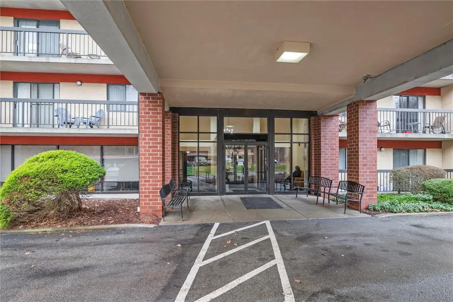 1987 Centurion Dr #505, Forest Hills, PA 15221 - Image #2