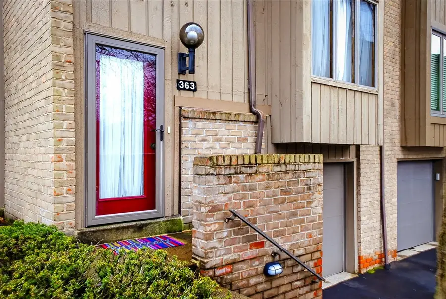 363 Hawthorne Ct, Ross Township, PA 15237 - Image #2