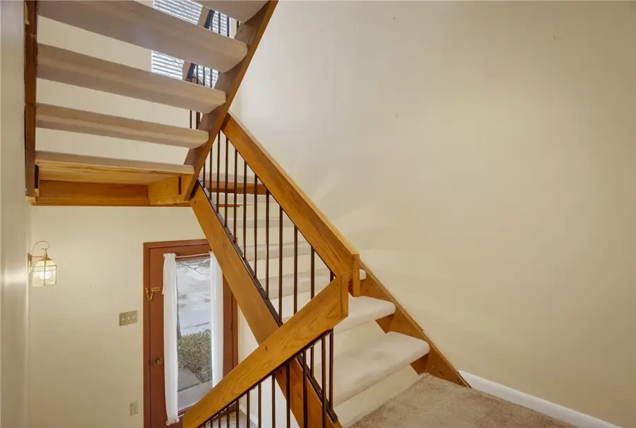 363 Hawthorne Ct, Ross Township, PA 15237 - Image #3