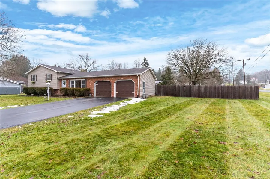 3 Redwood Dr, Hempfield, PA 16125 - Image #2