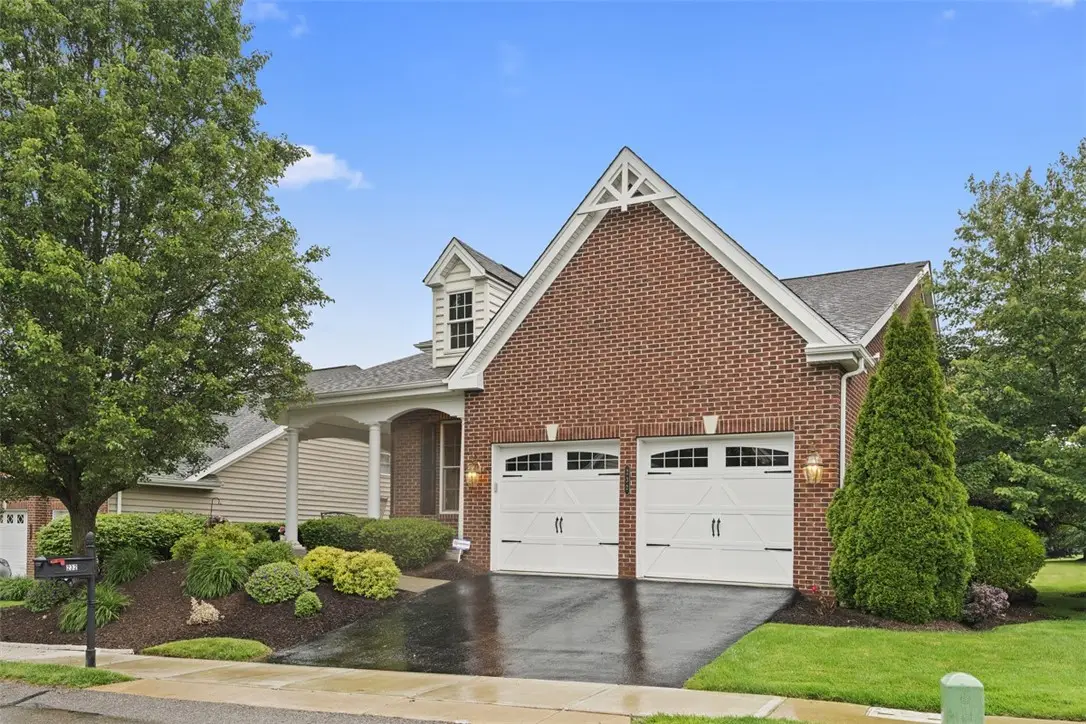 232 Patriot Ln, Economy, PA 15042 - Image #1