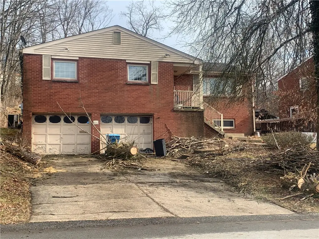 264 Yosemite Dr, Penn Hills, PA 15235 - Image #1