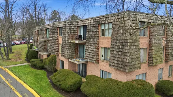 1115 Forest Green Dr, Moon/Crescent Twp, PA 15108