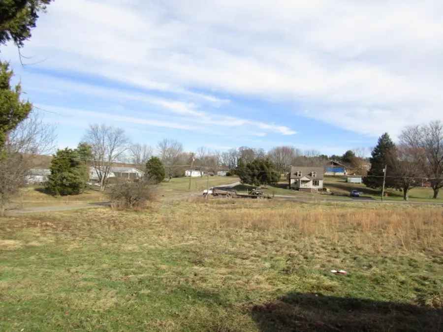 213 Bauer Ln, East Huntingdon, PA 15683 - Image #3