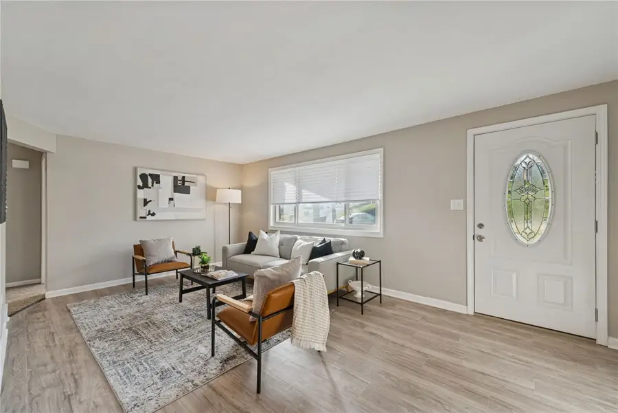 5543 Clarene Dr, Bethel Park, PA 15102 - Image #2