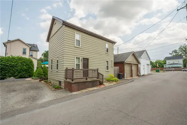 1520 1/2 4th Ave, Coraopolis, PA 15108