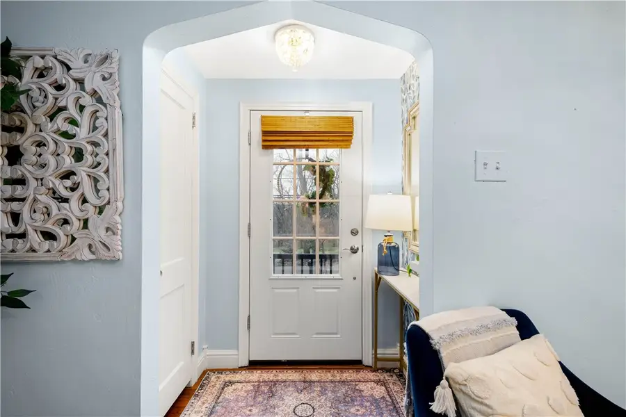 112 Locust Ln, Upper Saint Clair, PA 15241 - Image #2