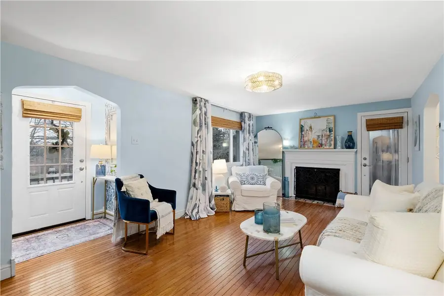 112 Locust Ln, Upper Saint Clair, PA 15241 - Image #3