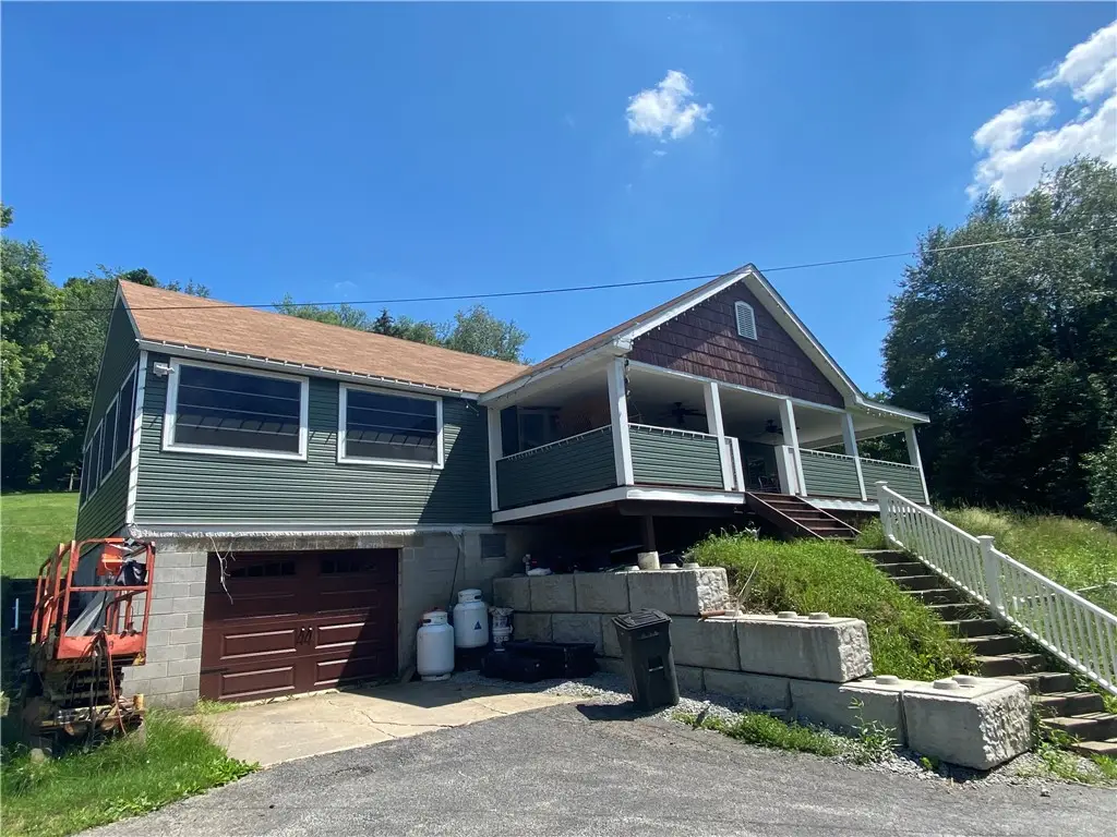 989 Blackhawk Rd, Beaver Falls, PA 15010 - #1